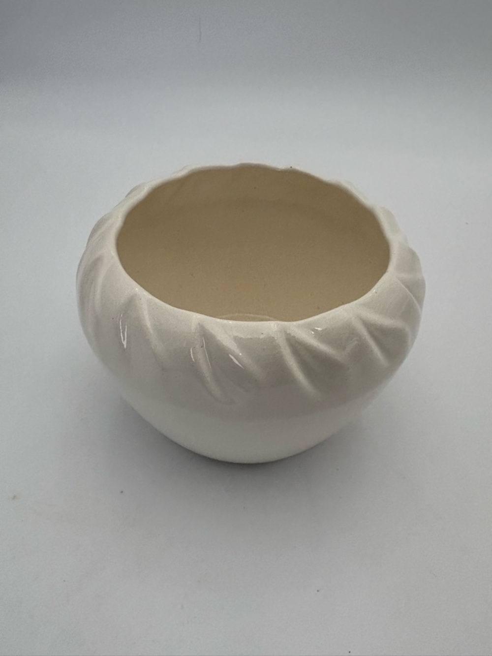 Vintage California Pottery Cream Decorative Bowl or Planter - Picture 2 of 12